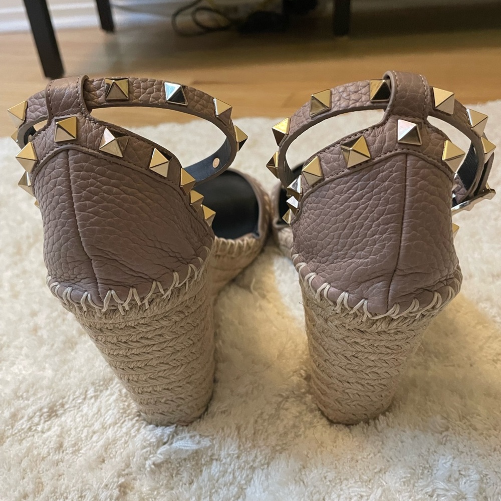 Valentino Rockstud Espadrille Wedge Sandal in Poudre - Picture 3 of 7